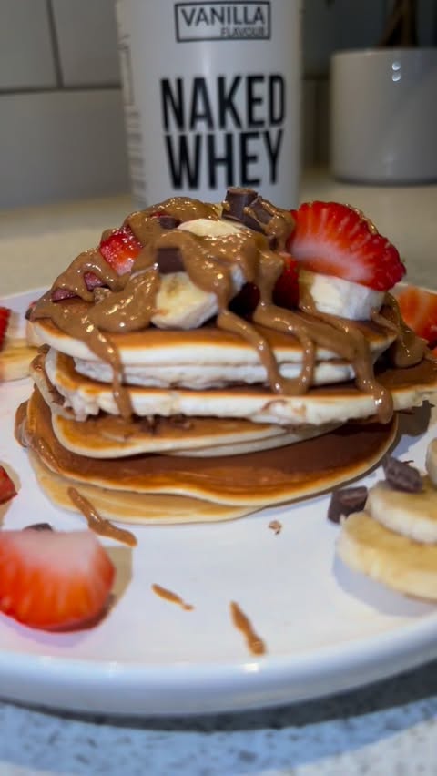 Instagram post by @abigail_l1ndsay for NAKED nutrition. Caption reads: [...] your breakfast with my @nakednutrition....