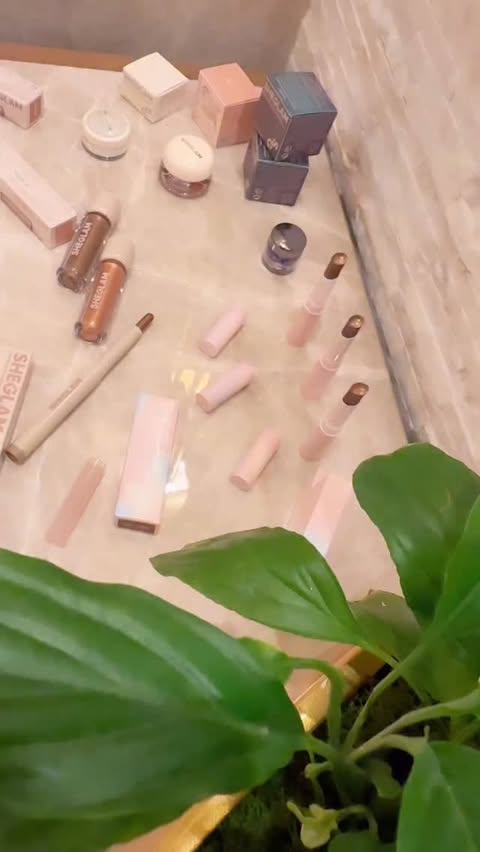 Instagram post by @iqrablogosphare for SHEGLAM OFFICIAL. Caption reads: #SHEGLAMHonestReviews #SHEGLAMeyeshadow #sheglam....