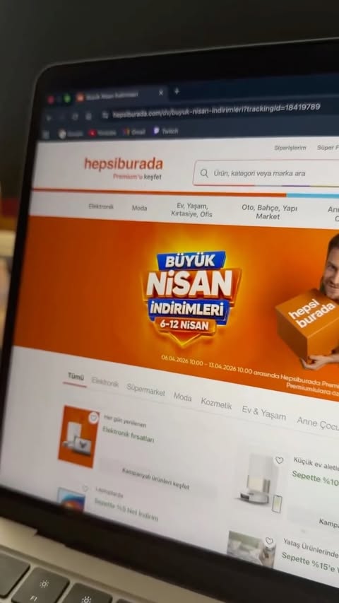 Instagram post by @mertcanzyln for hepsiburada. Caption reads: Hepsiburada Büyük Nisan İndirimleri [...].