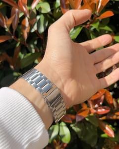 Instagram post by @your_tech_meister for Elago. Caption reads: Elago • Collab 𝐌𝐞𝐭𝐚𝐥 𝐛𝐚𝐧𝐝 by Elago [...].