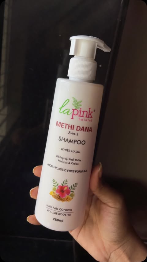 Instagram post by @miiniibar for La Pink. Caption reads: Healthy hair is just a shampoo away 🫧 . .....