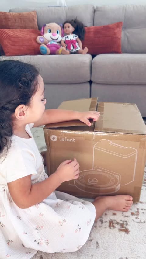 Instagram post by @kerraezgi for Lefant. Caption reads: [...] honestly, I get it 😅

We unboxed the....