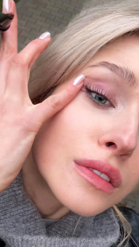 Instagram post by @slupke for Oriflame. Caption reads: Can we all agree makeup should never take more....