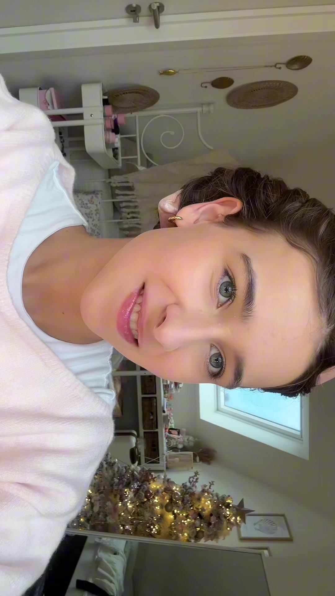 TikTok post by @bycharlis_ for BURGA. Caption reads: Dagvlogjee | Hoesje van @BURGA ✨💕 gifted* |....