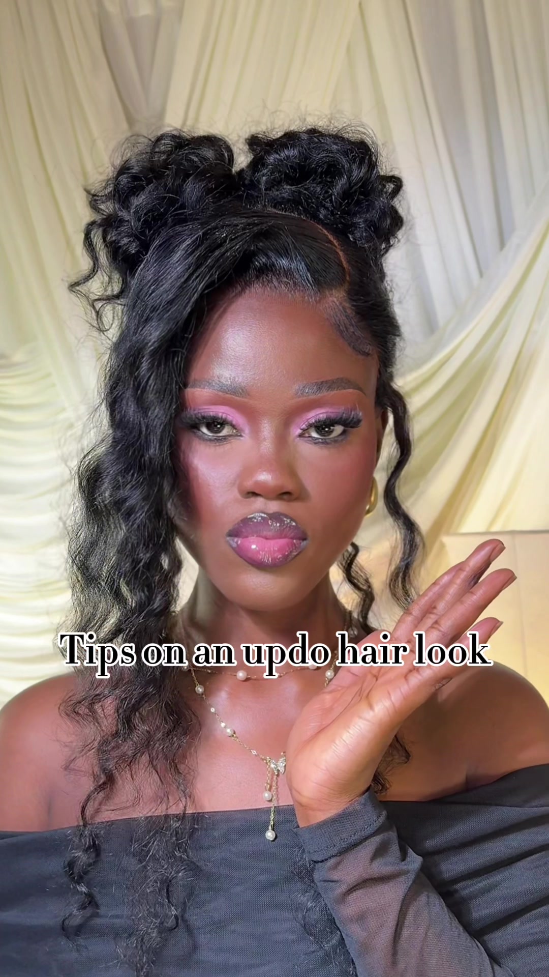 TikTok post by @thatgirlsholape for Wiggins Hair. Caption reads: Merry Christmas lovies ❤️❤️❤️ Styling the....