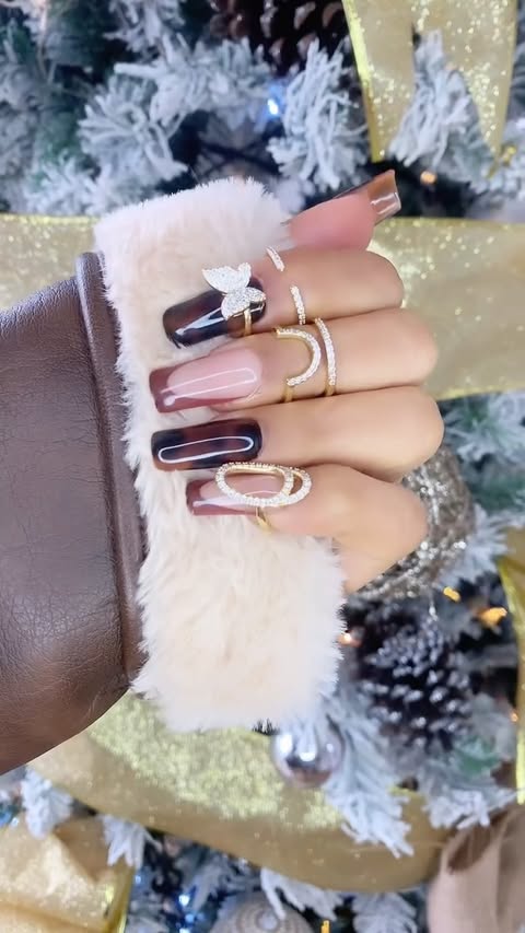 Instagram post by @vivi_bahiah for BTArtboxnails. Caption reads: @btartboxnails Cupom: Vivi10 para desconto [...].