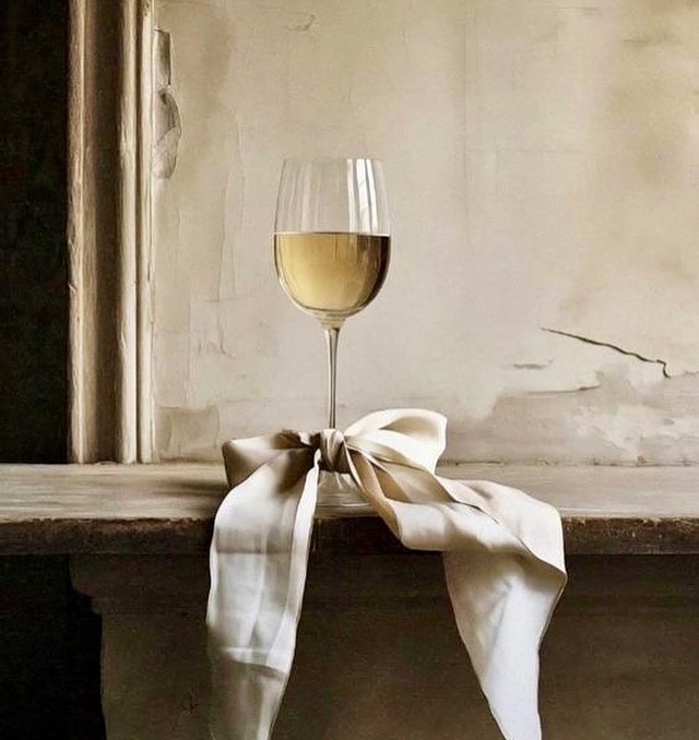 Instagram post by @nanukas_room for Canvelle. Caption reads: @extroandvert @officialbyredo @canvelle....