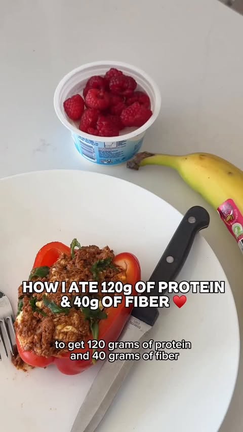 Instagram post by @dietitian.gabrielle for California Almonds. Caption reads: What I eat in a day as a gut health dietitian to....
