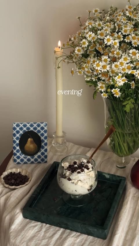 Instagram post by @hummusbirrd for Häagen-Dazs Ice Cream. Caption reads: Which setup is your mood? Personally, I’m savoring....