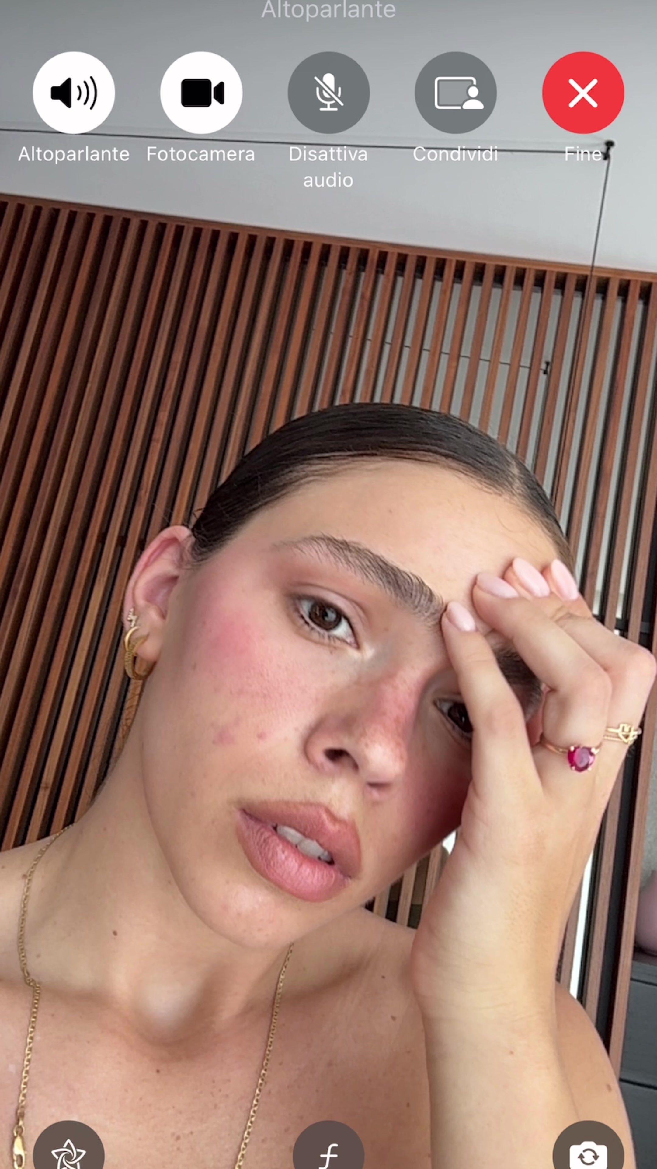 TikTok post by @giorgiasalvaggio7 for Vichy Laboratoires. Caption reads: Anche tu hai quell’amica che non ha idea di cosa....