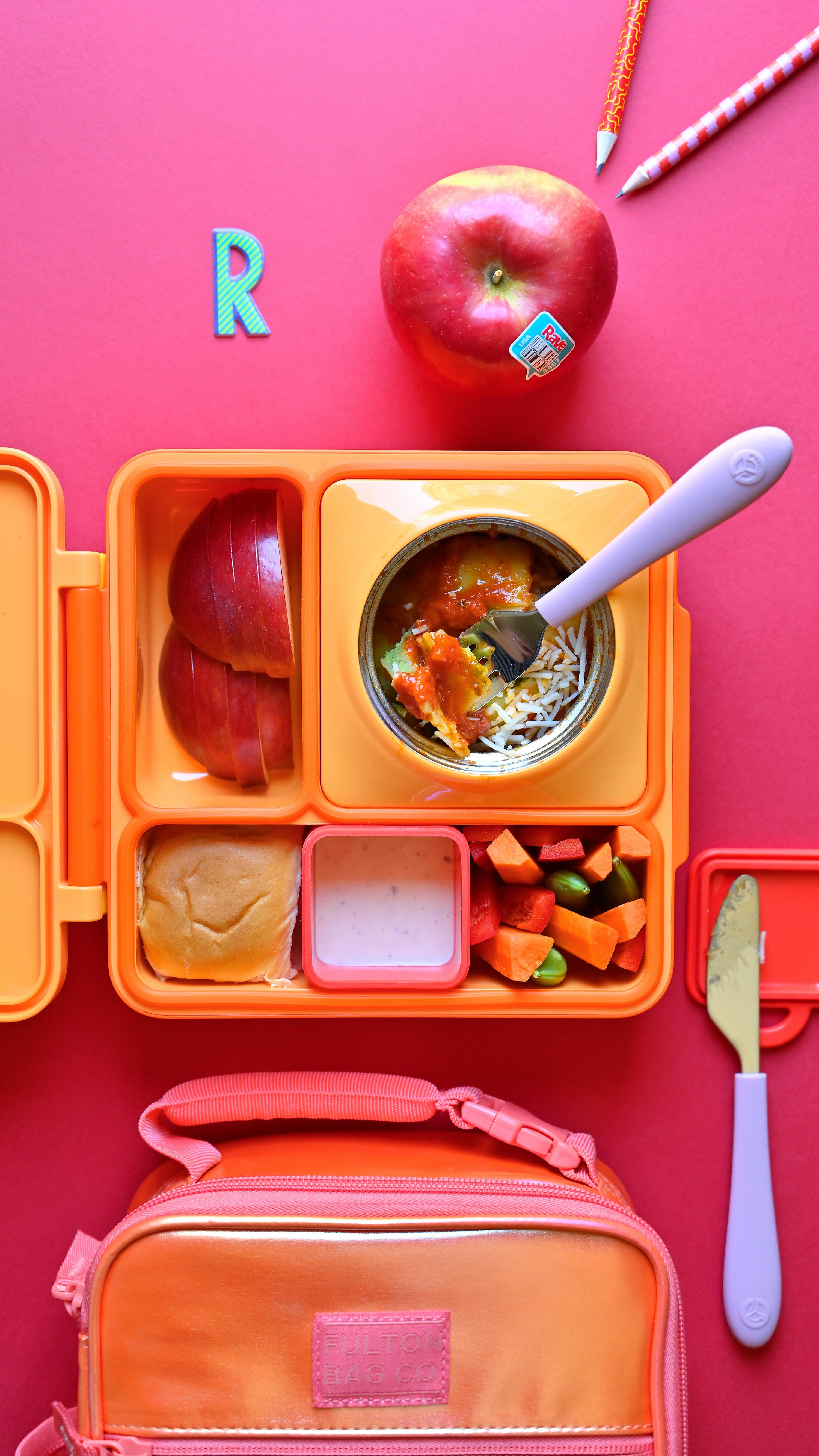 Instagram post by @noshincolor for Yes Apples. Caption reads: Pack a #NourishABC letter lunch with me alllll....