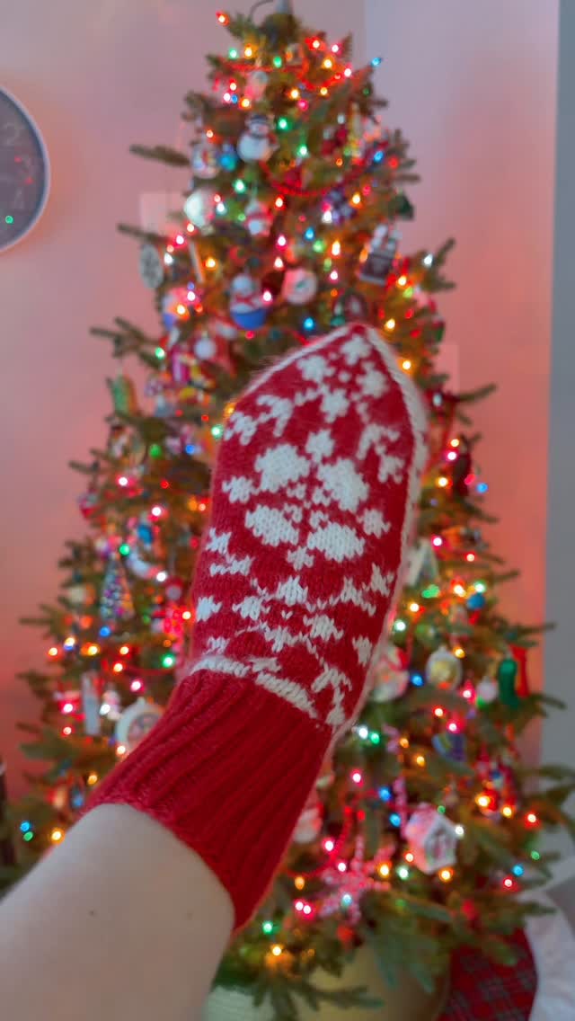 Instagram post by @what.caitlin.makes for Knit Picks. Caption reads: [...] joy and we could all use more of that.....