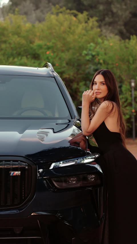 Instagram post by @oliviamunn for Vanity Fair. Caption reads: [...] X7, and a little time to reset with....