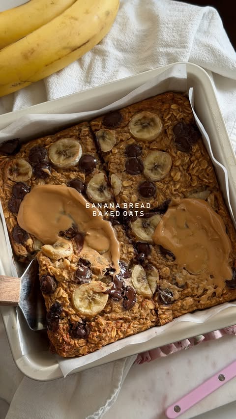 Instagram post by @whatrobineats for MegaFood. Caption reads: [...] oats recipe sent to your DM’s!! 🍌🍫....