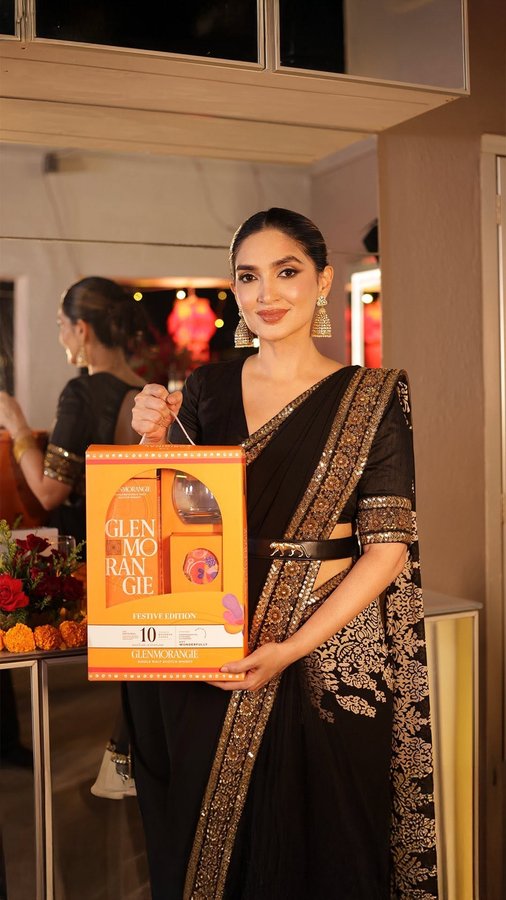 Instagram post by @meenakshikuwadekar for Glenmorangie. Caption reads: #Ad The new Glenmorangie Festive Pack has truly....
