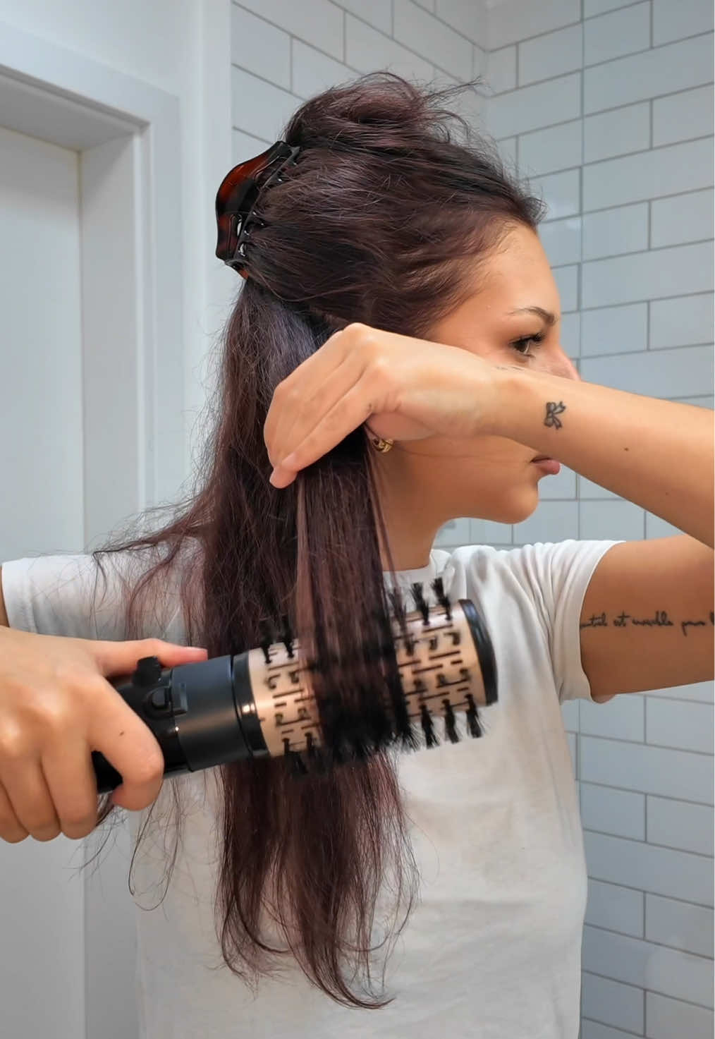 TikTok post by @ig.jasminaworkert for BaByliss. Caption reads: Mój ulubieniec🥰… obrotowa szczotka BaByliss....