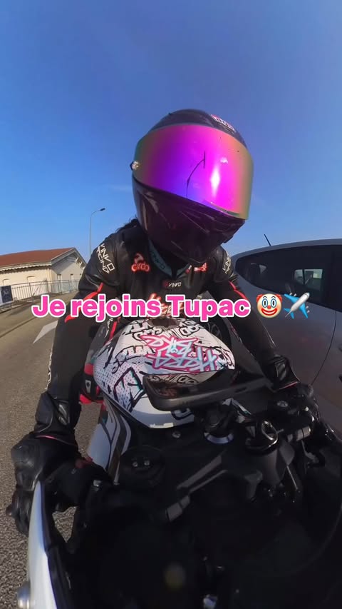 Instagram post by @hera_bike for Cardo Systems. Caption reads: Tupac j’arrive !!!! 🤡 ➖➖➖➖➖➖➖➖➖➖➖➖➖➖➖ 📸 :....
