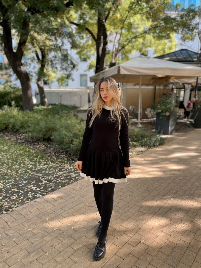 Instagram post by @szabojulia_ for Bonprix. Caption reads: #reklám // @bonprix 
Channeling my inner....