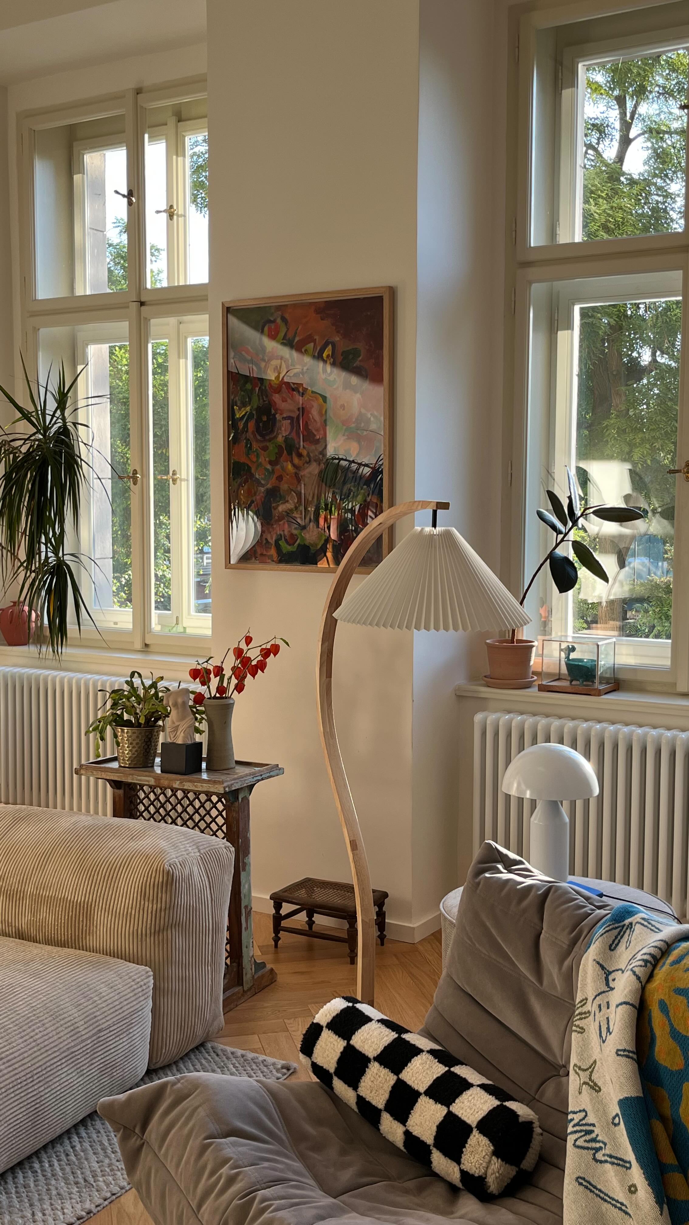 Instagram post by @house___liel for Residence Supply. Caption reads: [...] 𝗟𝗜𝗘𝗟𝟭𝟬 for 𝟭𝟬% 𝗼𝗳𝗳 at....