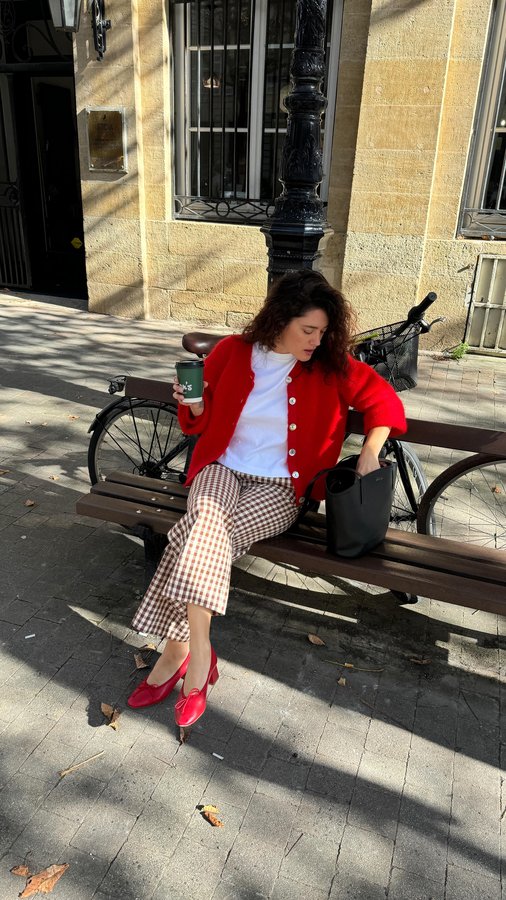 Instagram post by @annelauresmd for Petite Mendigote. Caption reads: [...] en daim @sezane Taille M
Sac....