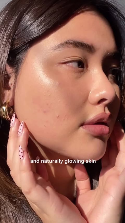 Instagram post by @imbabeyo for HK Vitals. Caption reads: [...] tablets changed my skin....