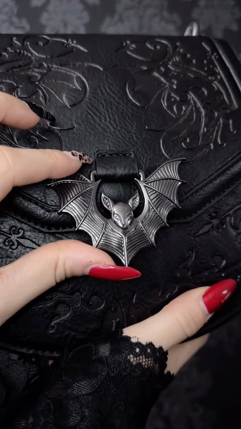 Instagram post by @fedebiancyshinoda for KILLSTAR. Caption reads: [...] 🦇 • • • 🦇Bag *GIFTED by @killstar • • •....