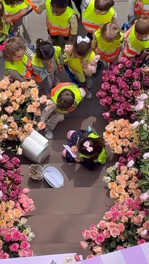 Instagram post by @stoopandthecity for 1800Flowers. Caption reads: [...] means to Give Beautifully. Thank you....