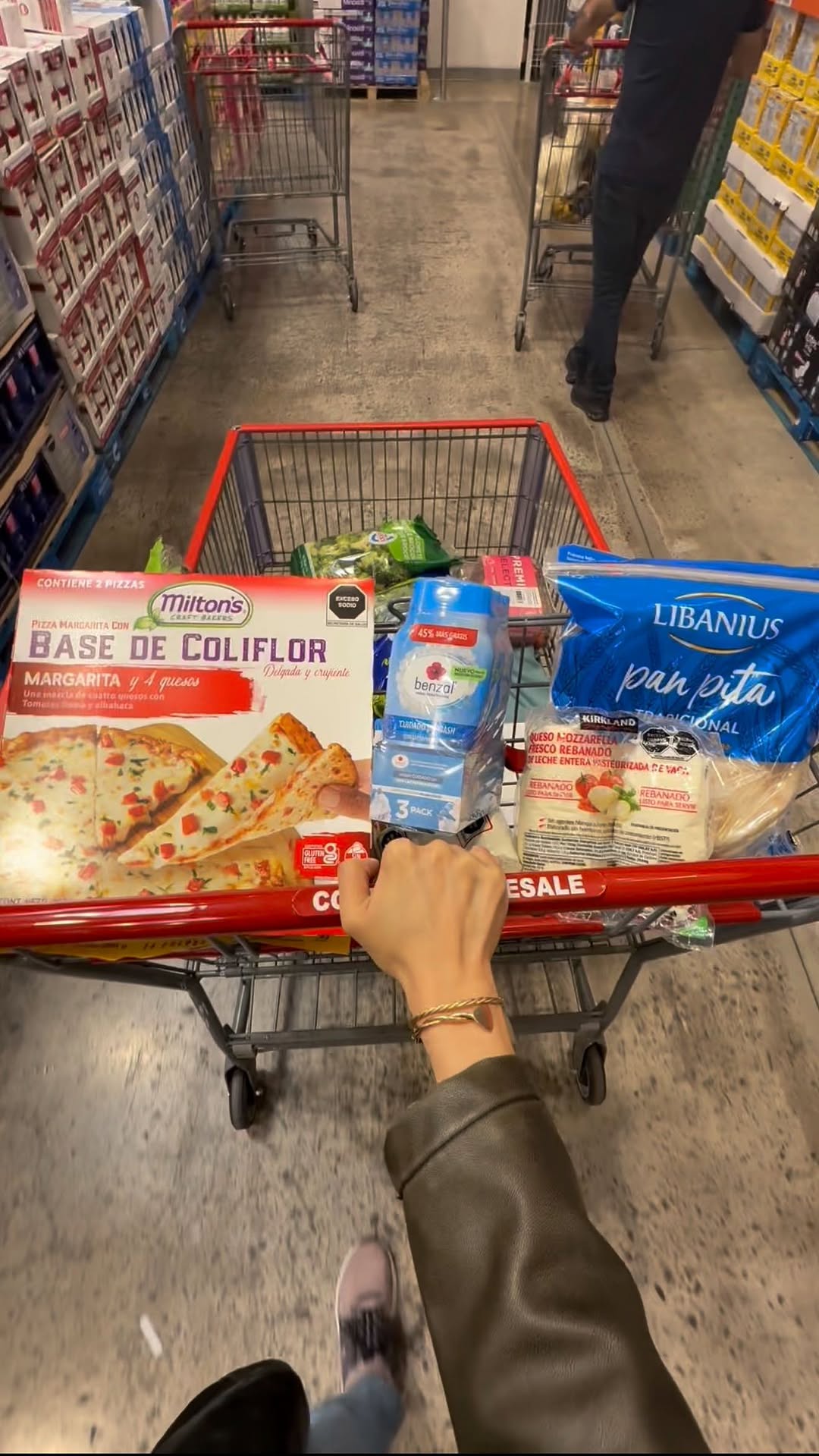 Instagram post by @i.love.costco.mx for Costco México. Caption reads: Compritas 3B en @costco_mexico ✨🏰. Lo que más se....