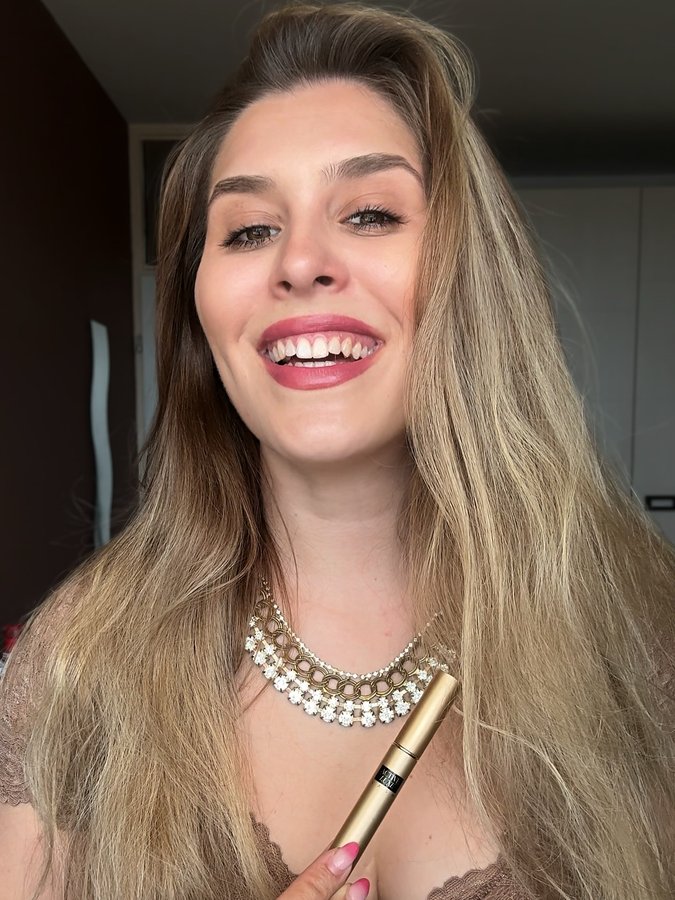 Instagram post by @tjasa_vrecic for Active Luxe Cosmetics. Caption reads: "Elegance is effortless—just like these lashes,....