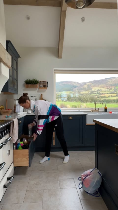 Instagram post by @carolinehassett_ for Revive Active. Caption reads: [...] away and always with my daily @reviveactive.....