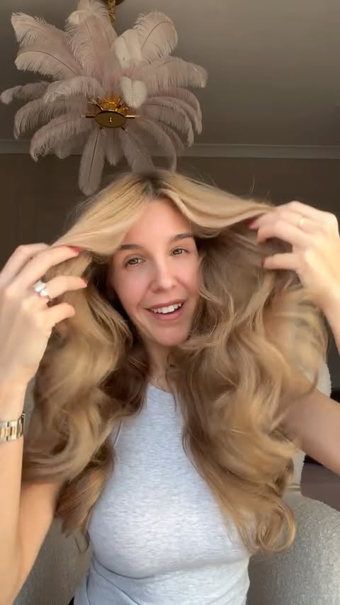 Instagram post by @naomibouncyblows for Aveeno. Caption reads: @aveenoukire Haircare effectively solves a [...].