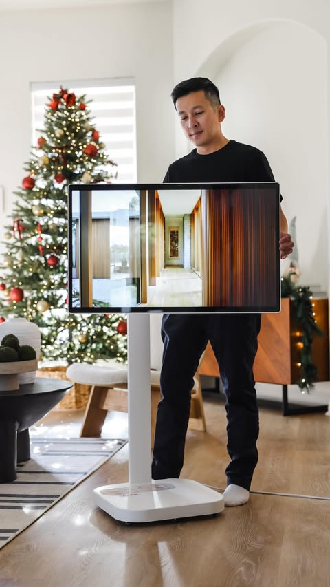 Instagram post by @nvzion for LG USA. Caption reads: LG put a 4K smart monitor on wheels!
👉 LG Smart....