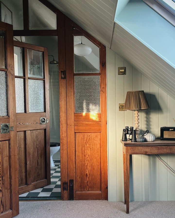 Instagram post by @edwardian_seaside_home for Dowsing & Reynolds. Caption reads: It’s a joy to see spring sunshine creeping back....