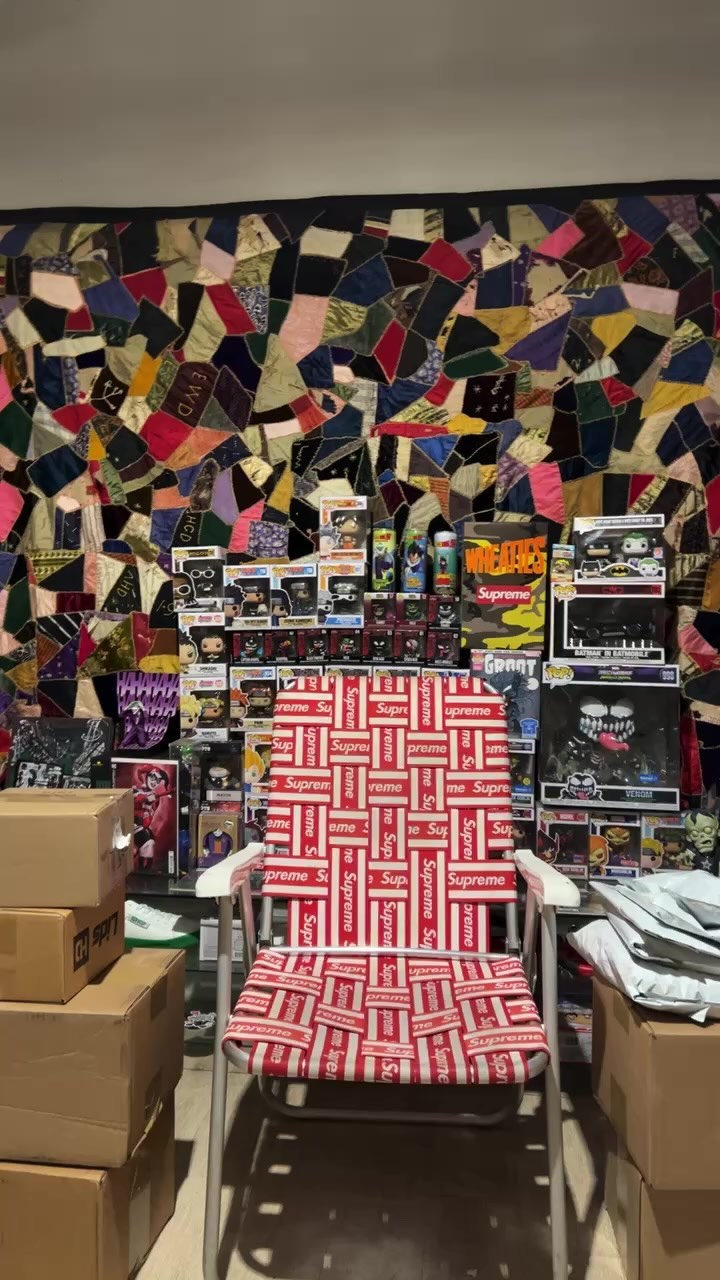 Instagram post by @herdadhatesme for Palace Skateboards. Caption reads: [...] Soccer Jersey)
@supremenewyork....