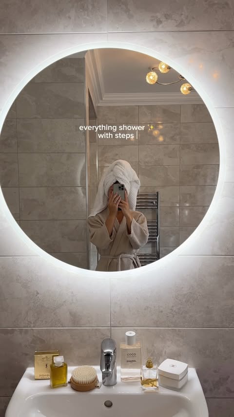 Instagram post by @withdanielle_ for Estrid. Caption reads: [...] Thermosculpt Memory Hair Mask @heyestrid....