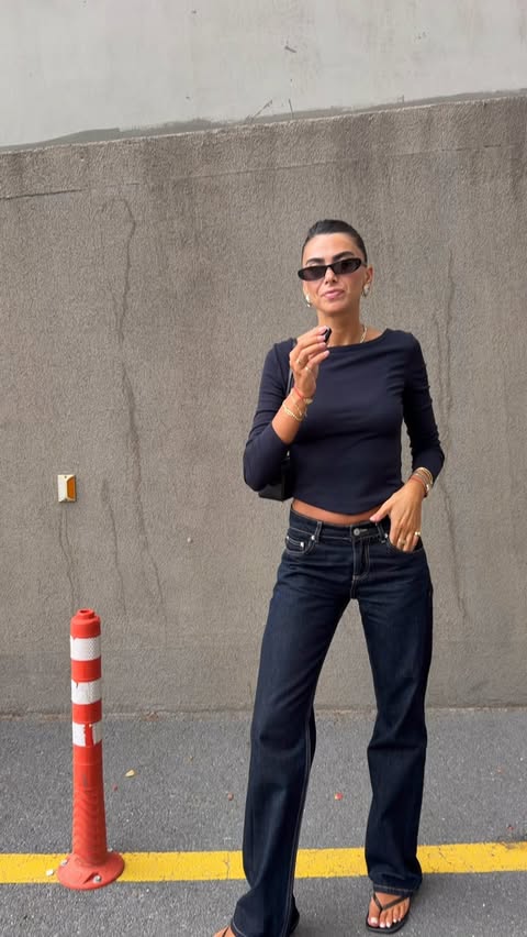 Instagram post by @selennergiz for SUUD COLLECTION. Caption reads: [...] #reklam T shirt and jean @zara Bag....