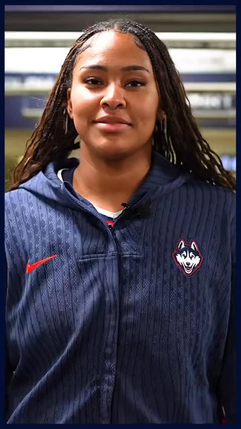 Instagram post by @sarahstrong_ for SeatGeek. Caption reads: [...] off your college basketball tickets on....