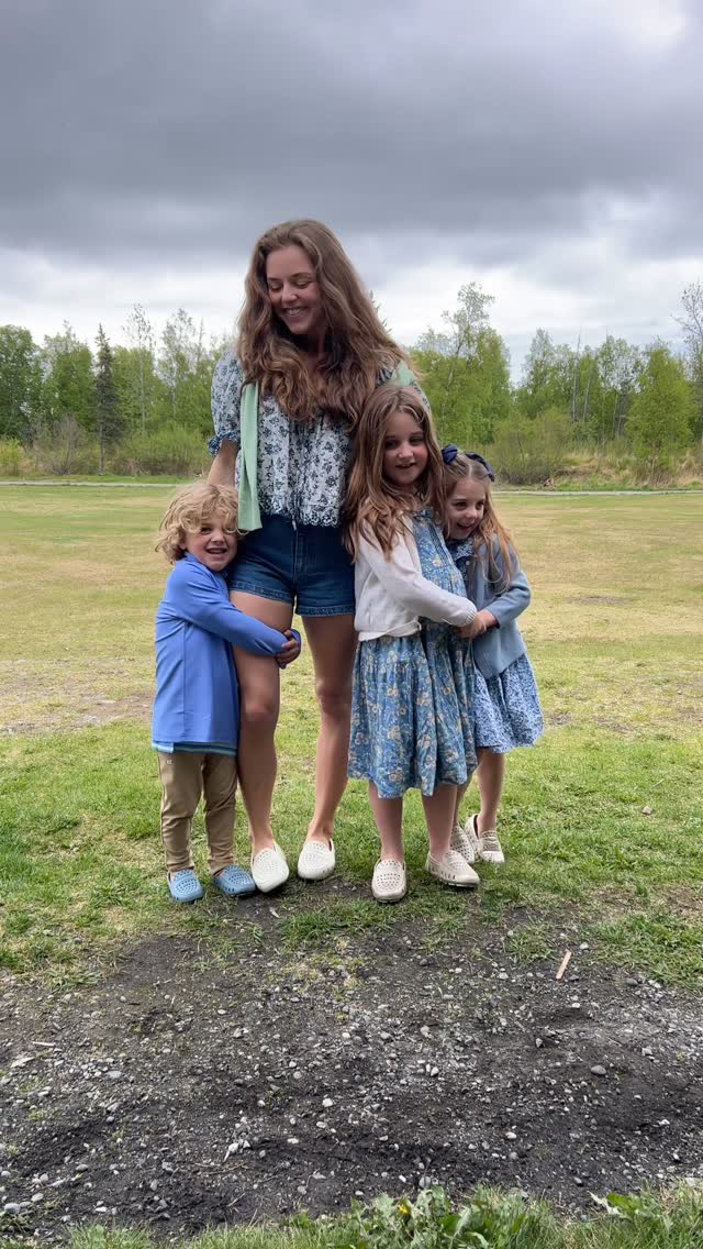 Instagram post by @laurenhadalittlelamb for Floafers. Caption reads: @floafers for the whole family - our go to slip....