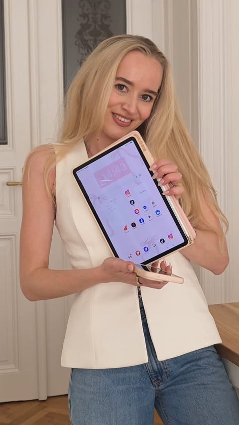 Instagram post by @anetjiskra for Samsung Česko a Slovensko. Caption reads: Dneska vám chci ukázat, jak mi tablet Samsung....