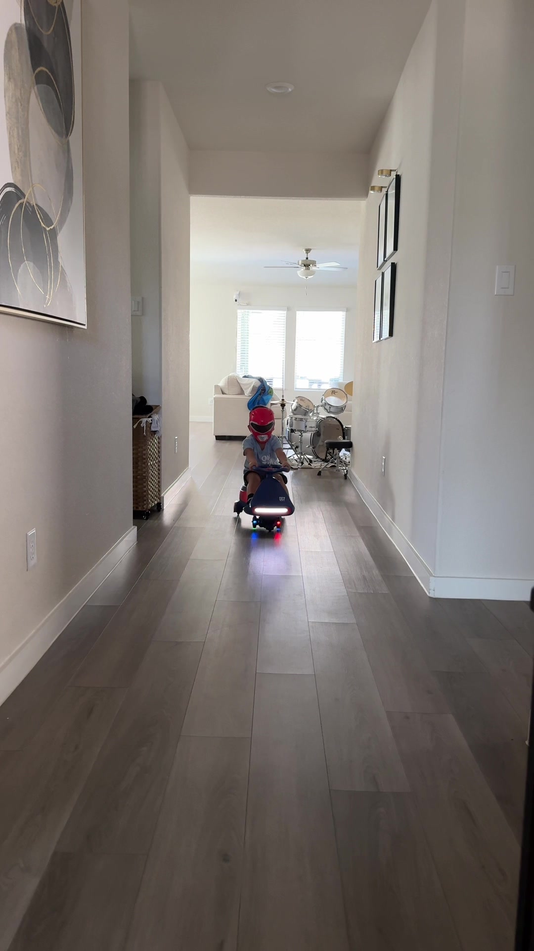 TikTok post by @pauromeero for Fanttik. Caption reads: [...] #kidsoftiktok #giftsforkids @FanttikRide .