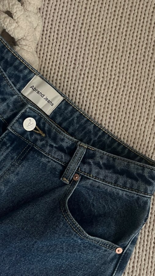 Instagram post by @laurenfarrfarraway for Abrand Jeans. Caption reads: these 👏 @abrandjeans jeans 👏 Follow my shop....
