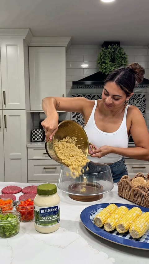 Instagram post by @itsalessasantos_ for Hellmann’s Mayonnaise. Caption reads: [...] a Labor Day spread together like....