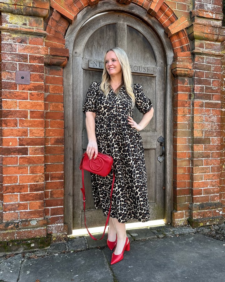 Instagram post by @dress_loving_mama for Baukjen. Caption reads: [...] Organic Cotton Printed Midi Dress from....