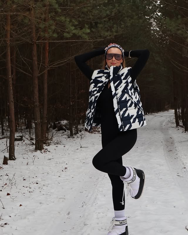 Instagram post by @simplestyle_ola for S'portofino. Caption reads: ❄️❄️❄️ Winter comfy look by @sportofino ❄️....