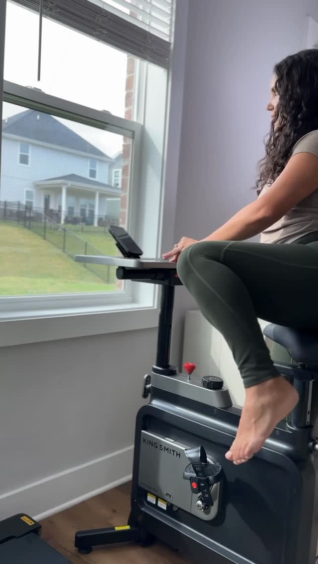 Instagram post by @chrisandchenoa for WalkingPad. Caption reads: As a busy mom of 4, the gym just isn’t realistic…....