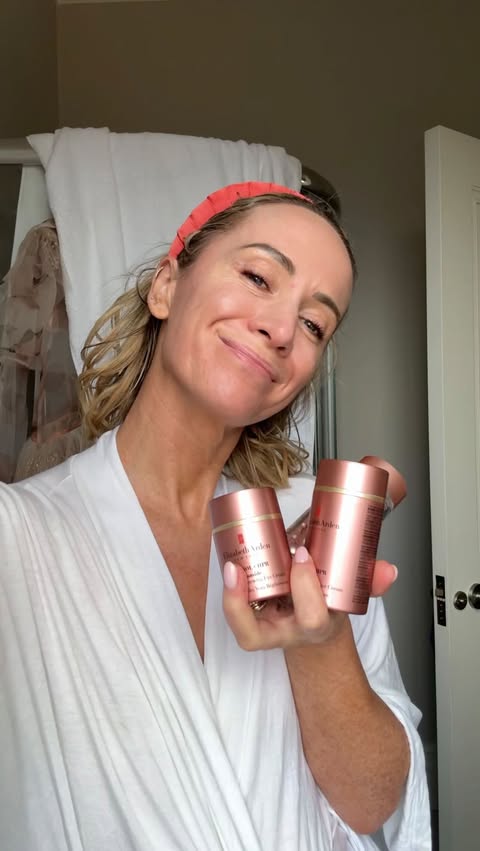 Instagram post by @sarahbattle_ for Elizabeth Arden. Caption reads: [...] yes, yes! This fantastic trio from....