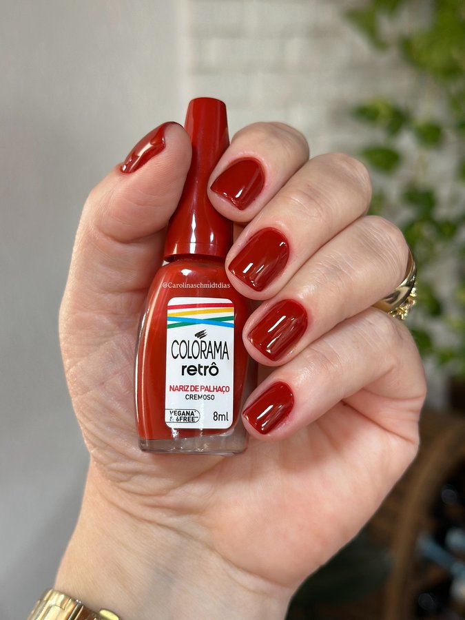 Instagram post by @carolinaschmidtdias for Colorama Esmaltes. Caption reads: Já usaram? Me conta ❤️❤️

#Unhasdelicadas....