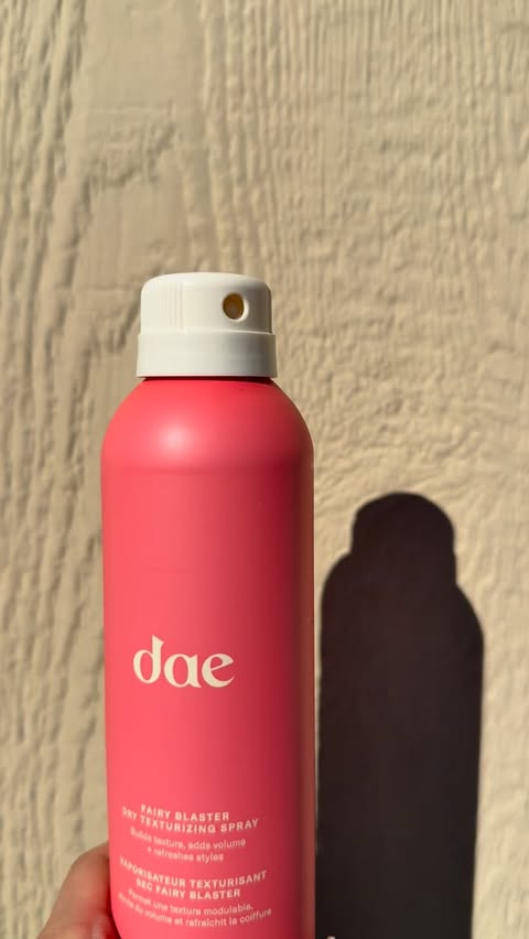 Instagram post by @alohabeautyxo for Dae Hair. Caption reads: [...] It also absorbs oils at the roots! @daehair....