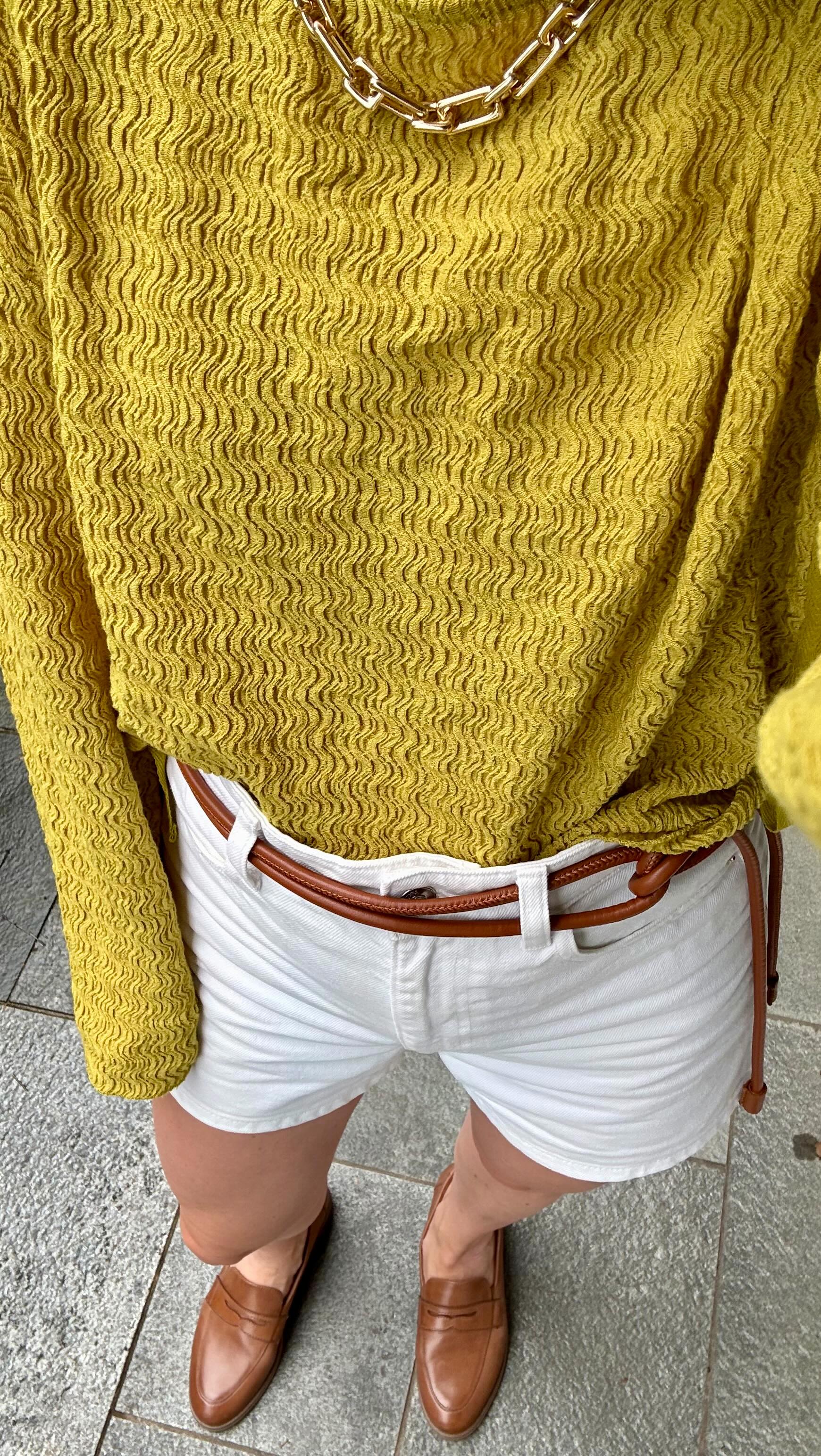 Instagram post by @caroluxem for Tamaris. Caption reads: [...] @zara 
Pants @zara 
Belt @zara 
Loafer....