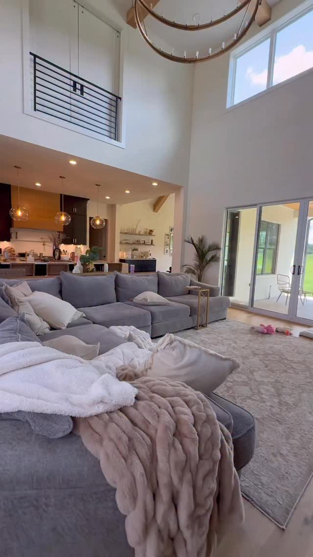 Instagram post by @operation_niki for Shark Home. Caption reads: Besties... I don’t know who needs to hear this....